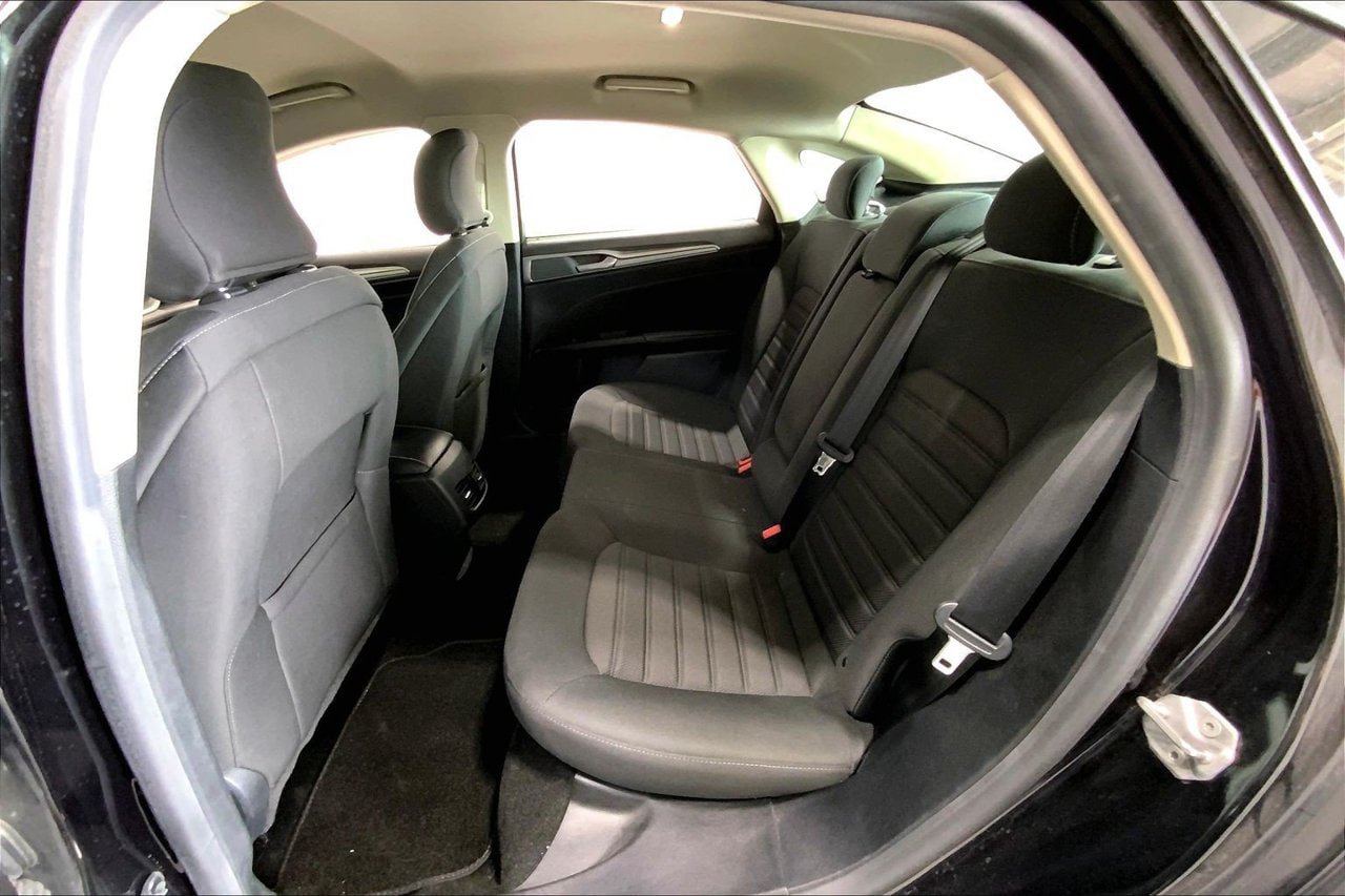 Used 2019 Ford Fusion SE FWD image 24