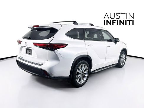Used 2022 Toyota Highlander Limited FWD image 7