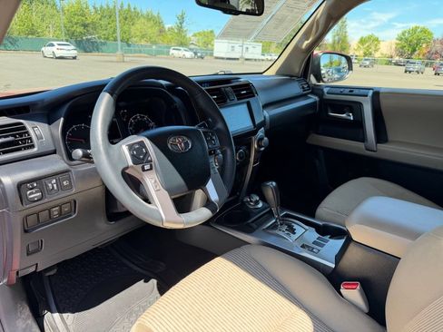 Used 2022 Toyota 4Runner SR5 AWD/4WD image 17