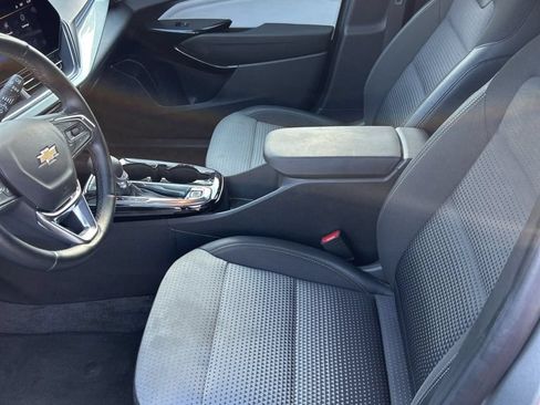 Used 2025 Chevrolet Trax LT w/ LT Convenience Package FWD image 8