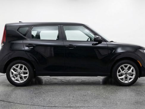Used 2025 Kia Soul LX w/ LX Technology Package FWD image 11