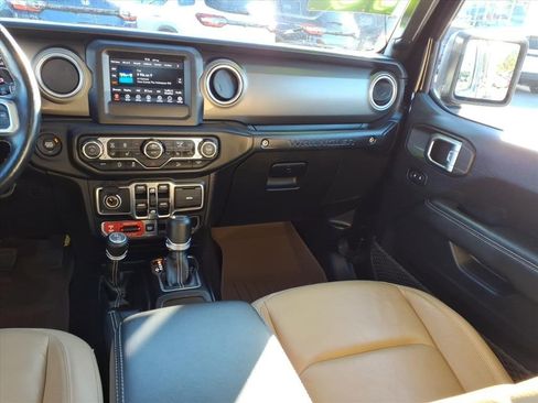 Used 2019 Jeep Wrangler Unlimited Rubicon w/ Cold Weather Group image 16