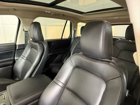 Used 2023 Lincoln Aviator 2WD w/ Premium Package image 14