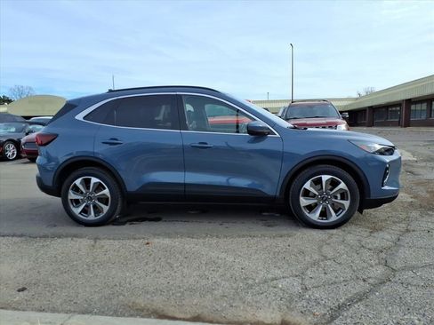 Used 2023 Ford Escape Platinum image 6