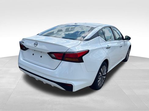 Used 2025 Nissan Altima 2.5 SV FWD image 5