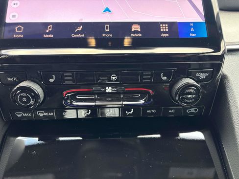 New 2025 Jeep Grand Cherokee Limited w/ Black Appearance Package AWD/4WD image 14