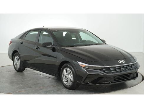New 2026 Hyundai Elantra SE FWD image 1