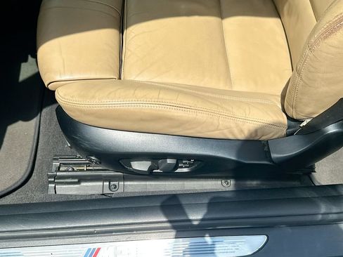 Used 2011 BMW M3 Convertible RWD image 9