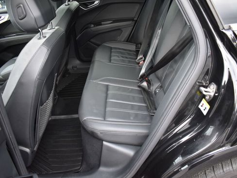 Used 2022 Audi Q4 e-tron Prestige image 27