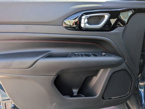 New 2026 Jeep Compass Trailhawk w/ Trailer Tow Group AWD/4WD image 27