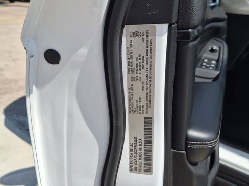 Used 2023 Jeep Grand Cherokee Laredo RWD image 31