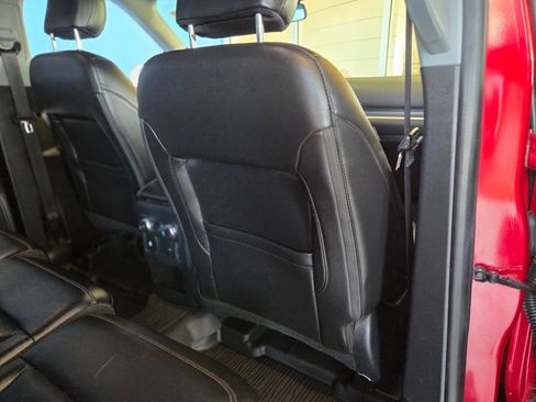 Used 2021 Ford Explorer XLT w/ Equipment Group 202A AWD/4WD image 34