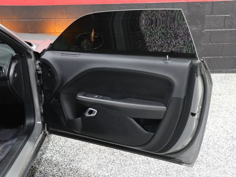 Used 2017 Dodge Challenger SRT image 40