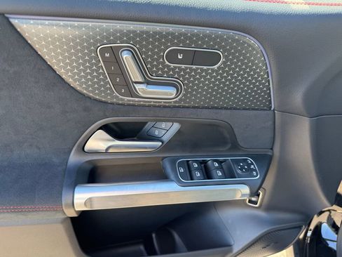 New 2025 Mercedes-Benz GLB 250 4MATIC image 11