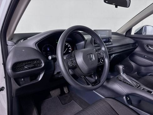 Used 2023 Honda HR-V LX image 9