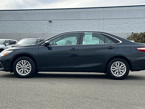 Used 2016 Toyota Camry LE image 7