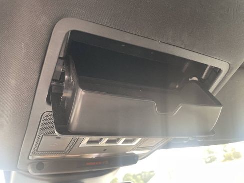Used 2019 Land Rover Discovery HSE AWD/4WD image 29