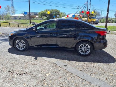 Used 2017 Ford Focus SE image 4