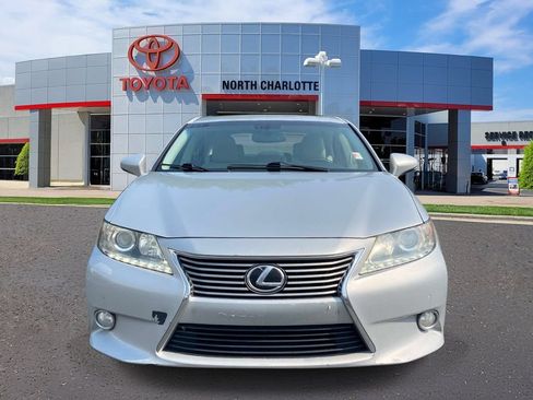 Used 2013 Lexus ES 350 w/ Premium Pkg FWD image 2