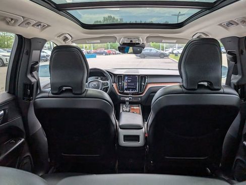 Used 2021 Volvo XC60 T6 Momentum w/ Premium Package AWD/4WD image 14