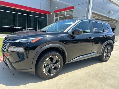 Used 2024 Nissan Rogue SV AWD/4WD image 6