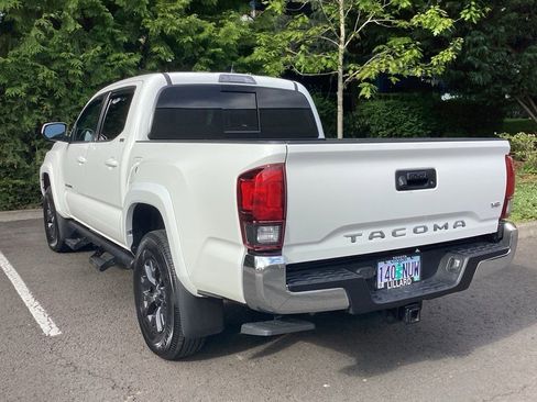 Certified 2022 Toyota Tacoma SR5 RWD image 9
