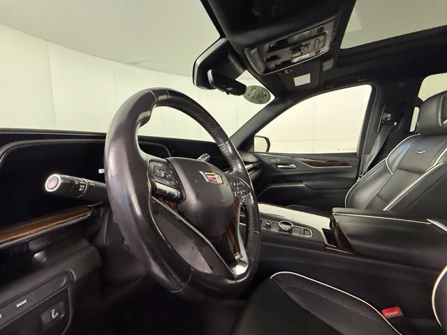 Used 2022 Cadillac Escalade Premium Luxury AWD/4WD image 16