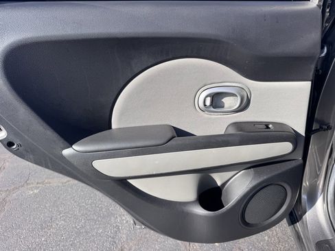 Used 2016 Kia Soul + image 19