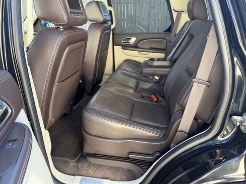 Used 2011 Cadillac Escalade Platinum image 23