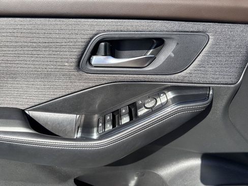 Used 2023 Nissan Rogue SV FWD image 12