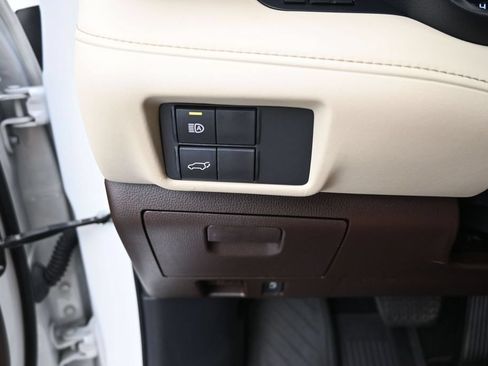 Used 2021 Toyota Highlander XLE FWD image 17