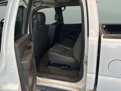 Used 2005 Chevrolet Silverado 1500 4x4 Crew Cab w/ Safe And Sound Package image 12