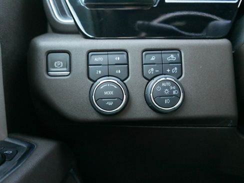 Used 2024 Chevrolet Silverado 3500 LTZ w/ LTZ Convenience Package image 21