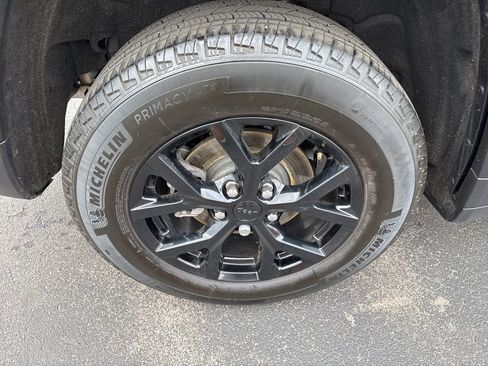 Used 2024 Jeep Grand Cherokee Altitude AWD/4WD image 25