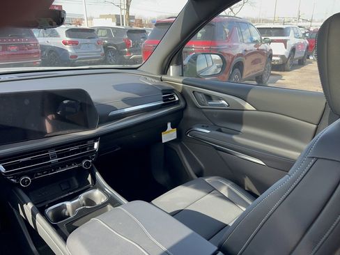 New 2026 Chevrolet Traverse LT image 10
