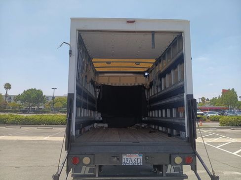Used 2016 Chevrolet Express 3500 RWD image 13