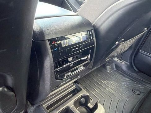 Used 2022 Jeep Grand Cherokee L Laredo w/ Luxury Tech Group I AWD/4WD image 18