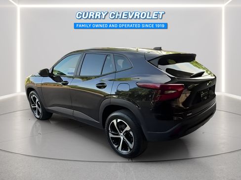 Used 2024 Chevrolet Trax RS w/ Sunroof Package FWD image 12