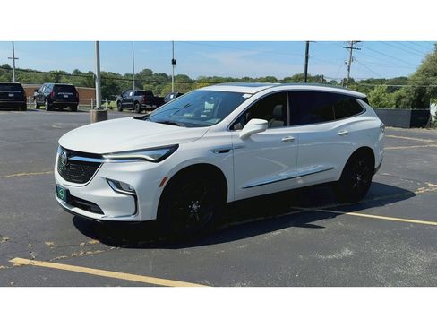 Used 2023 Buick Enclave Essence w/ Experience Buick Package image 4