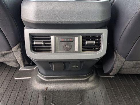 Used 2024 Ford F250 Lariat w/ Lariat Ultimate Package AWD/4WD image 16