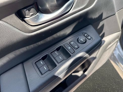 Used 2024 Honda CR-V LX image 17