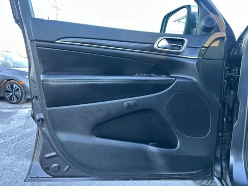 Used 2019 Jeep Grand Cherokee Limited image 9