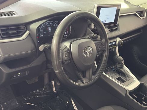 Used 2025 Toyota RAV4 XLE AWD/4WD image 11