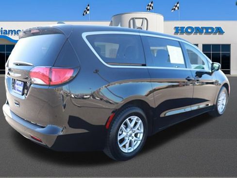 Used 2024 Chrysler Voyager LX image 6