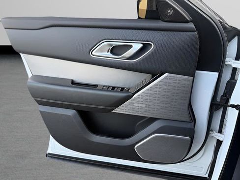 Used 2019 Land Rover Range Rover Velar R-Dynamic SE image 27