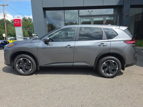 Used 2026 Nissan Rogue SV AWD/4WD image 3