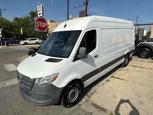 Used 2022 Mercedes-Benz Sprinter 2500 image 3
