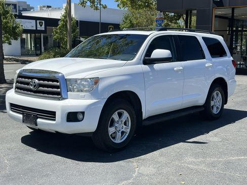 Used 2015 Toyota Sequoia SR5 AWD/4WD image 3