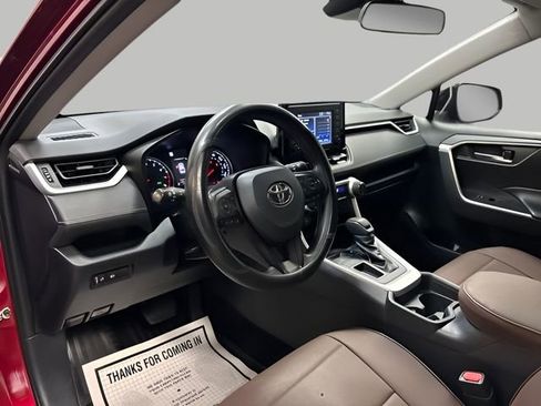 Used 2019 Toyota RAV4 XLE w/ Phone Cable & Charge Package image 17