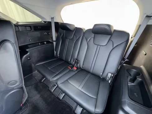 Certified 2025 Kia Sorento EX image 32